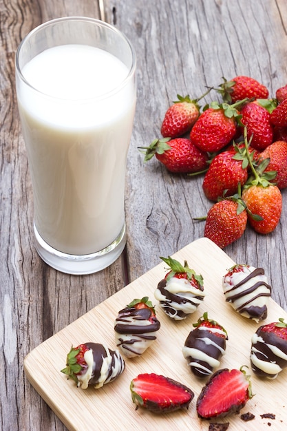 Homemade Chocolate Dipped Strawberries