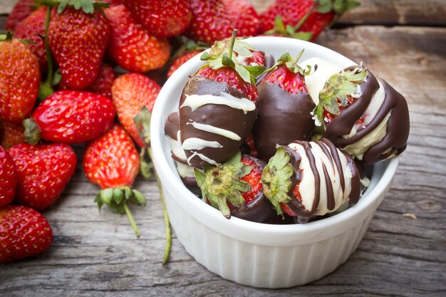 Homemade Chocolate Dipped Strawberries