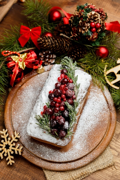 야생 딸기와 홈 메이드 크리스마스 케이크