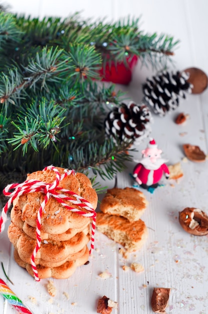 自家製のクリスマスクッキーと装飾