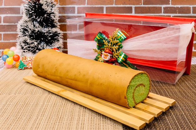 Torta di natale fatta in casa in background festivo