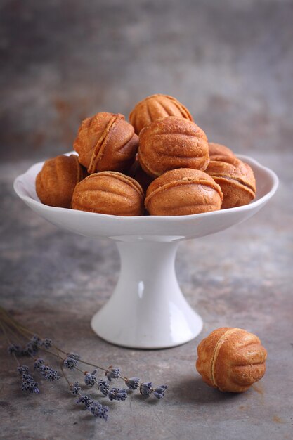 Biscotti fatti in casa con latte condensato