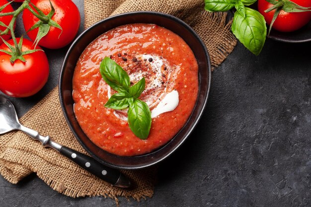 Zuppa fredda di gazpacho fatta in casa