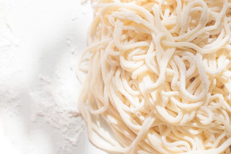 自家製の新鮮な麺は私たちの家族のためにそのおいしい食べ物。