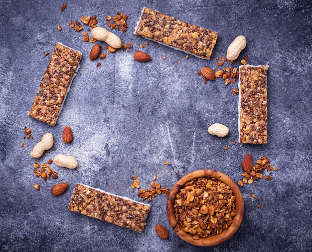 Barrette di cereali fatti in casa con noci