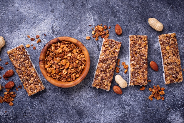 Barrette di cereali fatti in casa con noci