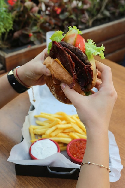 Homemade hamburger with fresh vegetables