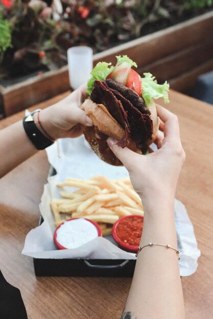 Homemade hamburger with fresh vegetables