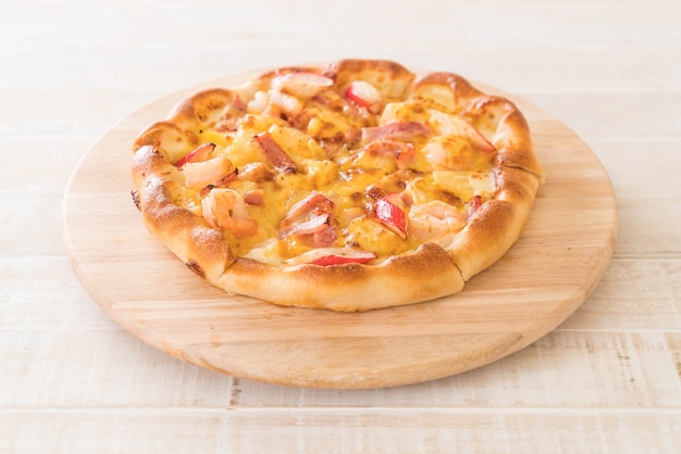 Самодельная пицца из морепродуктов из морепродуктов