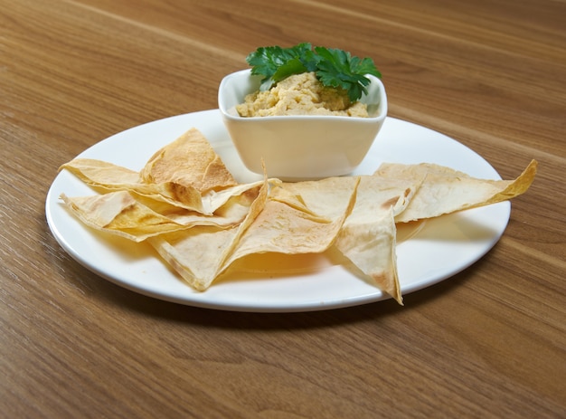 Homemade Hummus with pita bread slices