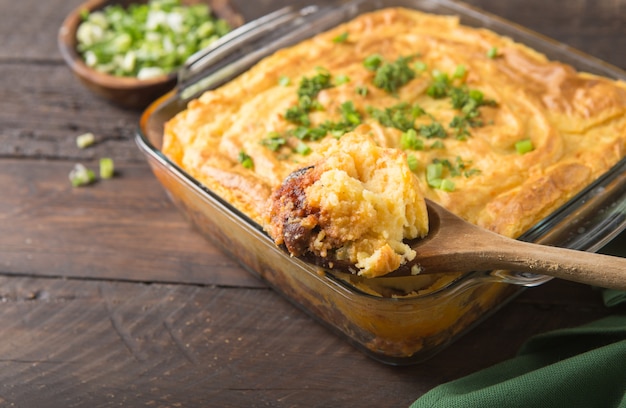 Torta di pastore irlandese fatta in casa con agnello e patate