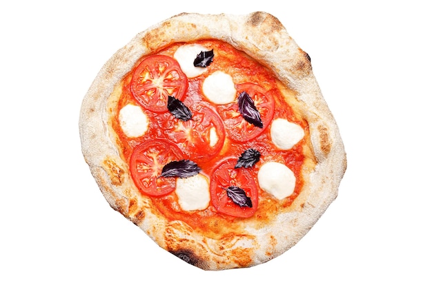 домашняя итальянская пицца с помидорами, сыром и листьями базилика, в картонной коробке, на белом изоляте