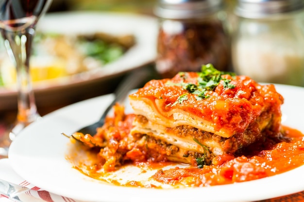 Photo homemade lasagna on the table in italian restaurant.