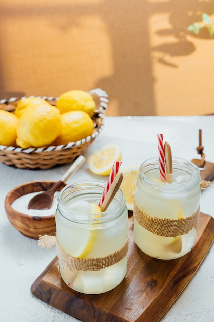 Photo homemade lemonade with sugar.