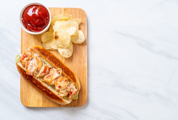 homemade lobster roll with potato chips