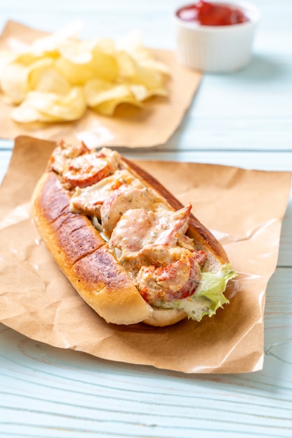 homemade lobster roll 