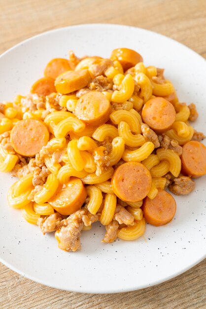 Maccheroni fatti in casa salsiccia e macinato di maiale