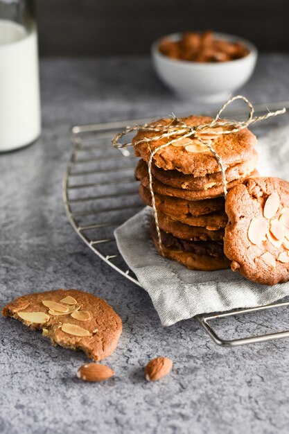 Photo homemade oatmeal cookies with nuts