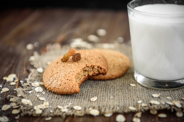 Biscotti di farina d'avena fatti in casa con uvetta