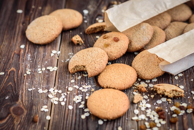 Foto biscotti di farina d'avena fatti in casa con uvetta