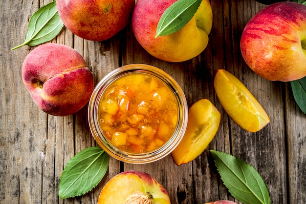 Marmellata di pesche fatta in casa