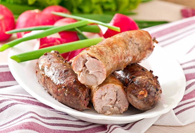 Photo homemade sausages baked in the oven and salad