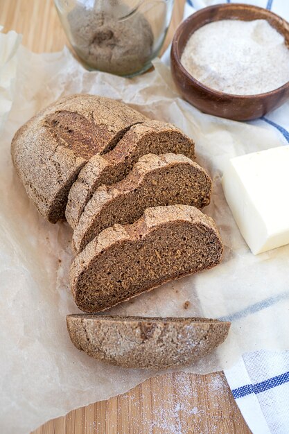 Pane a lievitazione naturale fatto in casa con farina di cellegrain.