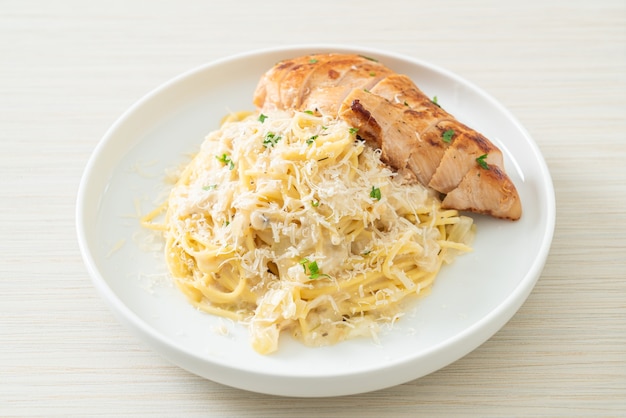 Homemade spaghetti white creamy sauce with grilled chicken