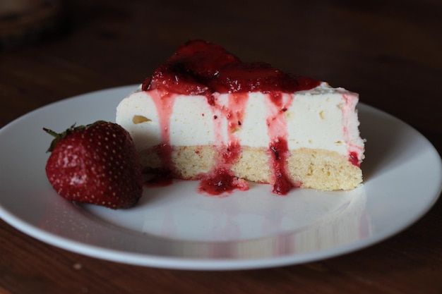 Foto cheesecake alle fragole fatta in casa dessert alle fragole fatto a mano