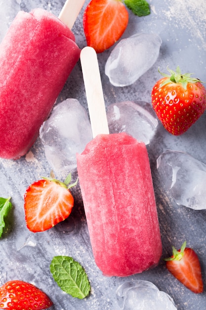 Homemade strawberry popsicles