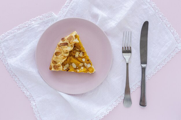 Foto galette crostata fatta in casa con pesche