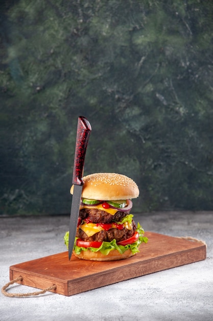 Photo homemade tasty sandwich and red fork on wooden cutting board on blurred surface