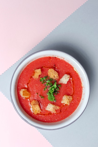 Foto zuppa di pomodoro fatta in casa