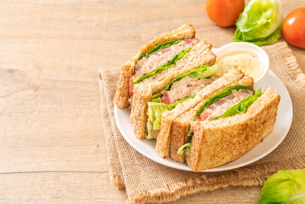 수제 참치 샌드위치