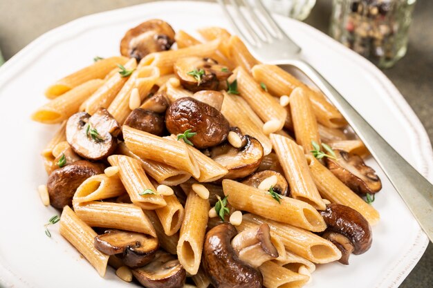 Penne di pasta integrale fatta in casa