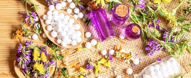 Homeopathie kruiden en hun extracten Selectieve focusnatuur