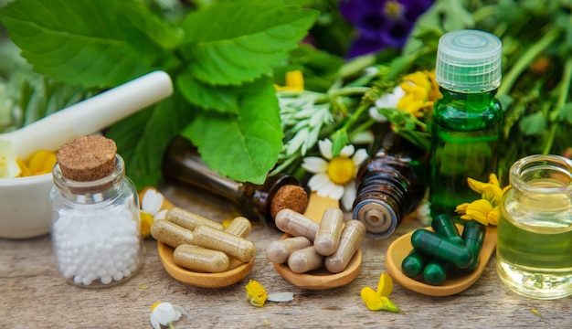 Foto homeopathie kruiden en medicijnpillen
