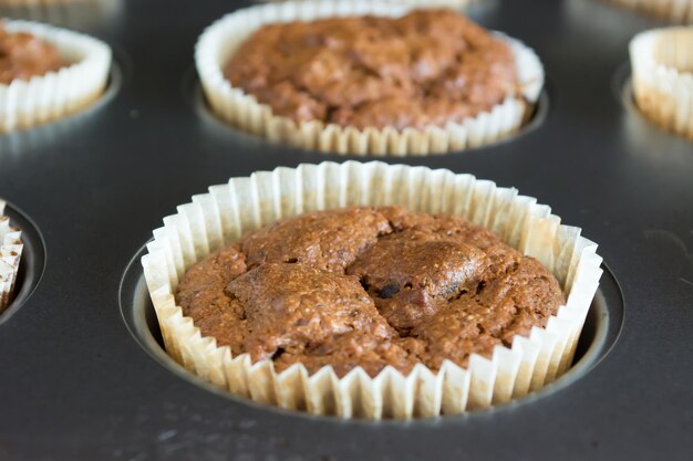 写真 自家製のチョコレートカップケーキ