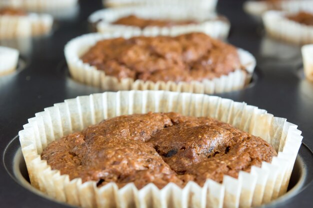 写真 自家製のチョコレートカップケーキ