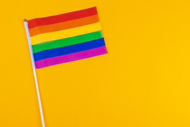 Homoseksueel - sluit omhoog van regenboogvlaggen