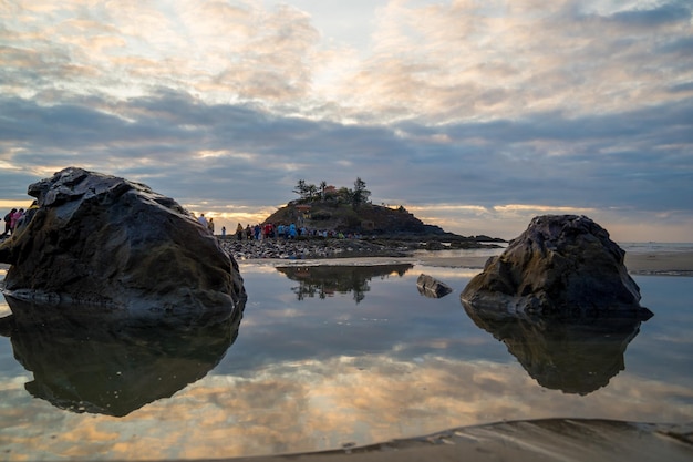 Hon Ba 사원 베트남어는 Mieu입니다 Hon Ba는 Vung Tau City의 섬에 있는 작은 탑입니다.