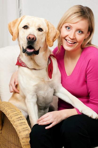 Hond met zijn moeder