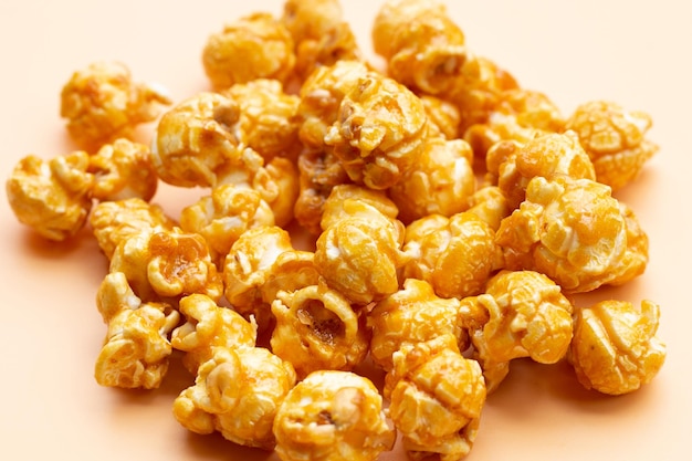 Popcorn al caramello al miele spuntino delizioso