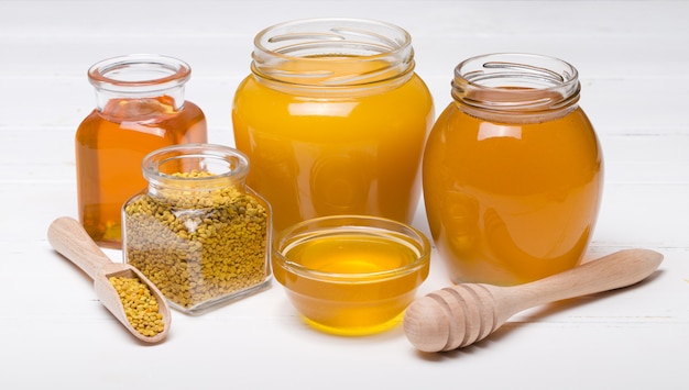 蜂蜜ディッパーと瓶の中の蜂蜜
