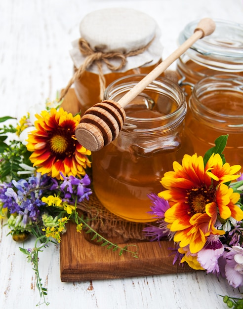 Photo honey and wild flowers