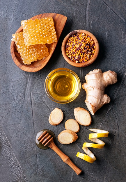 Photo honeycomb with ginger root and pollen flower closeup. healthy food ingredient.