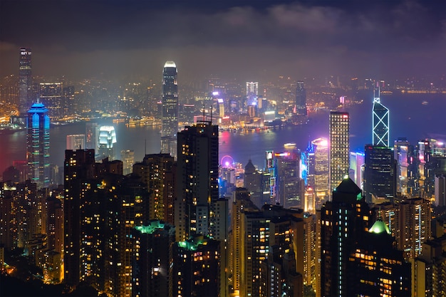 Hong Kong-de cityscape van de wolkenkrabbershorizon mening