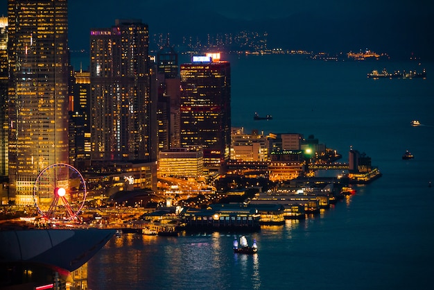 Hong Kong-stad bij nacht met lichte stad scape