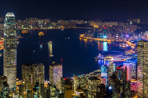 Hong Kong-stadsmening van de Piek bij nacht, Victoria Harbor-mening van Victoria Peak bij nacht, Hong Kong.