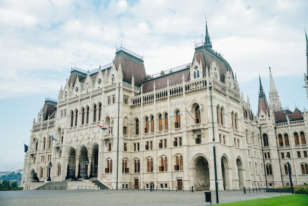 Hongarije, Boedapest - nov 2021 - Prachtig parlement van Boedapest. Hoge kwaliteit foto